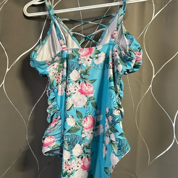 Cupshe blue floral one piece swimsuit - Picture 3 of 4